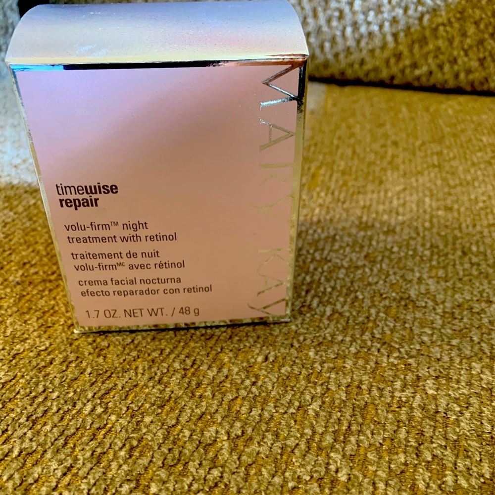 MK volu-firm night treatment with retinol